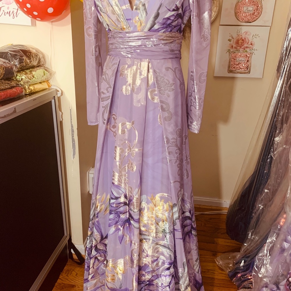 Dress - Picture 7 of 8